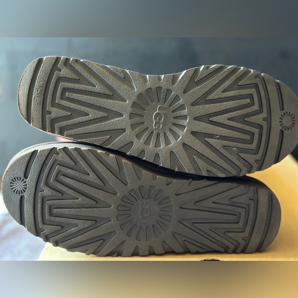 UGG Bailey Button Triplet Boots - Picture 6 of 7